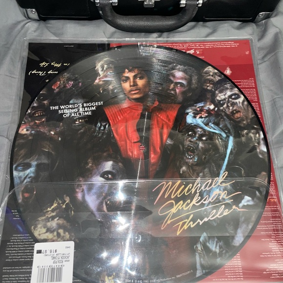 Victrola record player & Bluetooth speaker - Picture 6 of 8